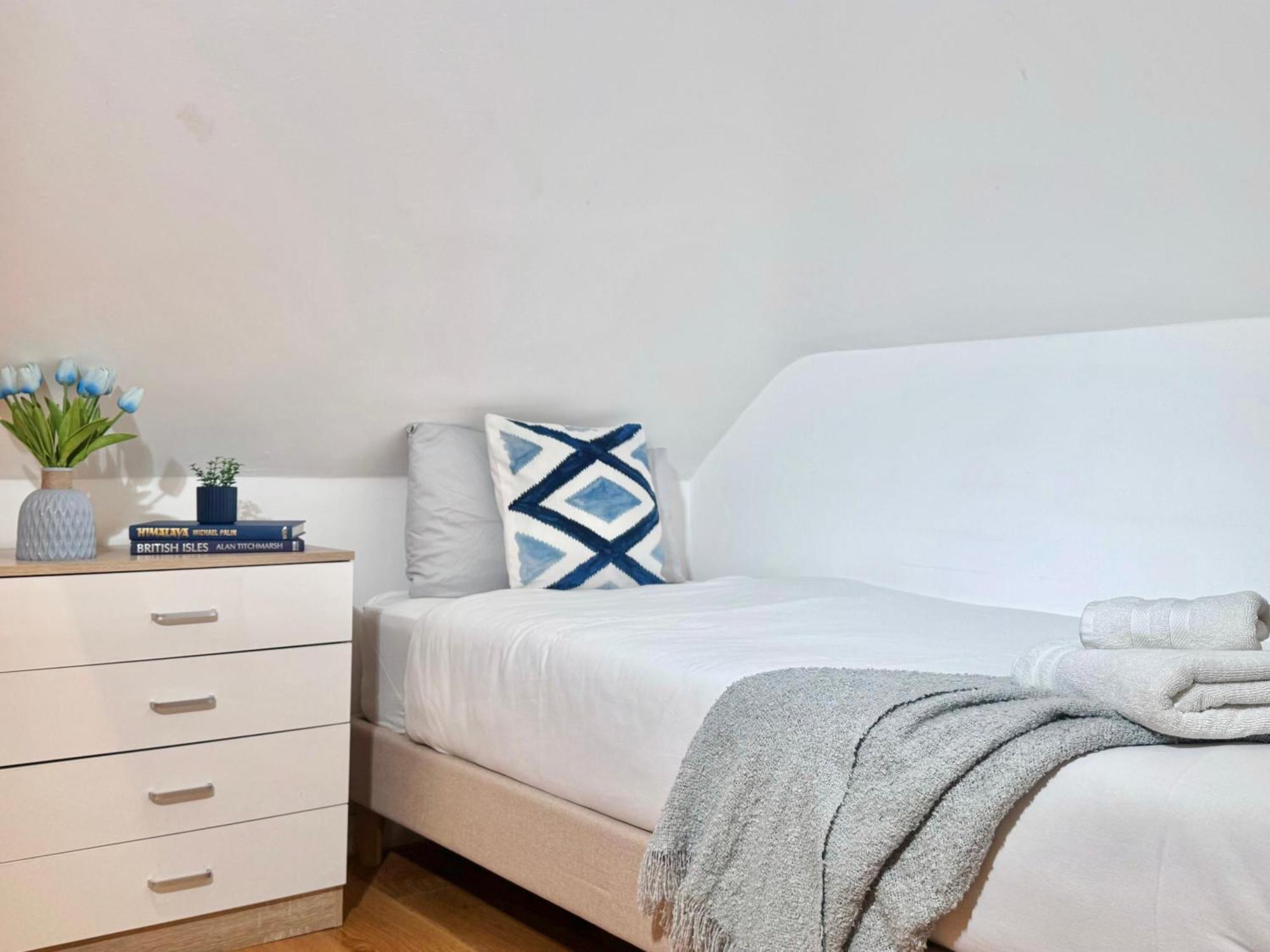En-suites With Free Parking 30min To Guest house *